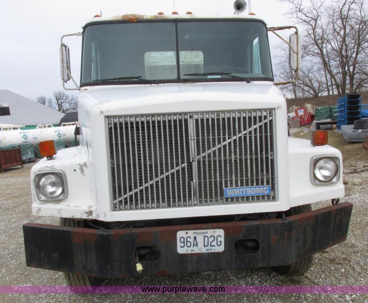 image for item L7104 1995 Volvo WG seed tender truck