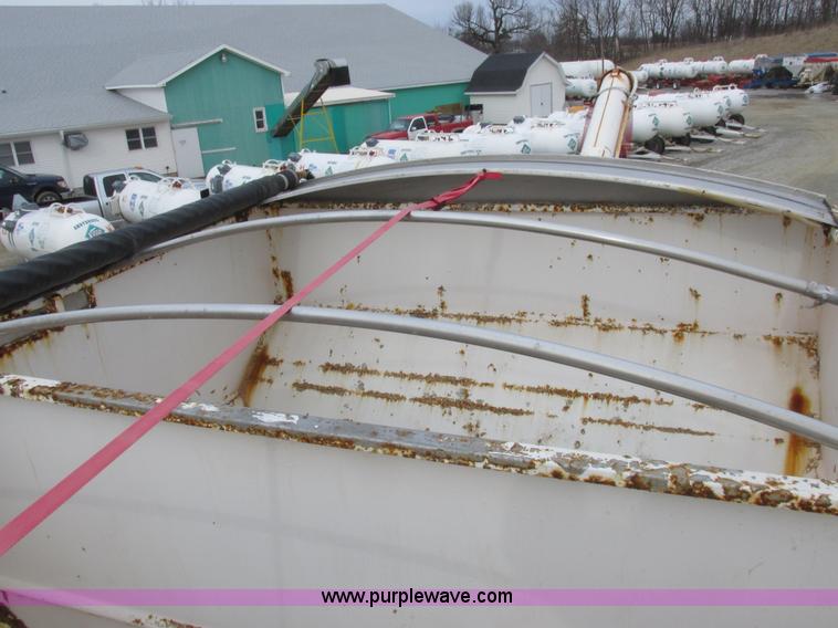 image for item L7104 1995 Volvo WG seed tender truck