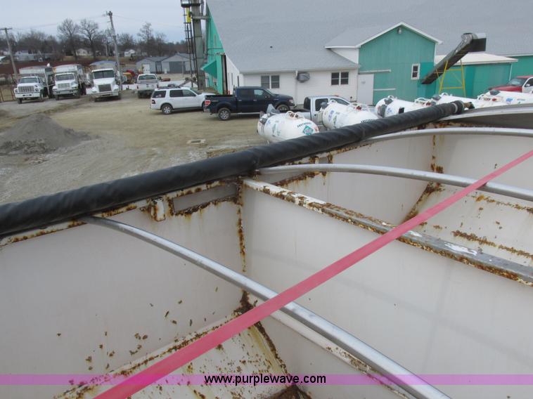 image for item L7104 1995 Volvo WG seed tender truck