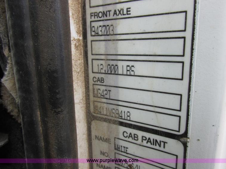 image for item L7104 1995 Volvo WG seed tender truck