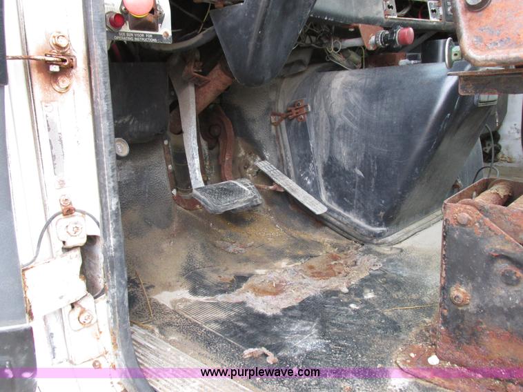 image for item L7104 1995 Volvo WG seed tender truck