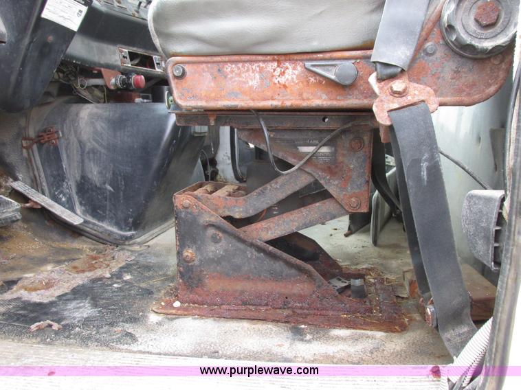 image for item L7104 1995 Volvo WG seed tender truck