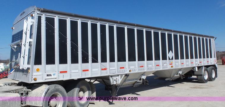 image for item L7108 2002 Corn Husker 800ALSR double hopper grain trailer