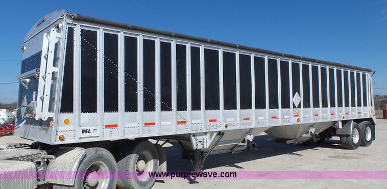 image for item L7108 2002 Corn Husker 800ALSR double hopper grain trailer