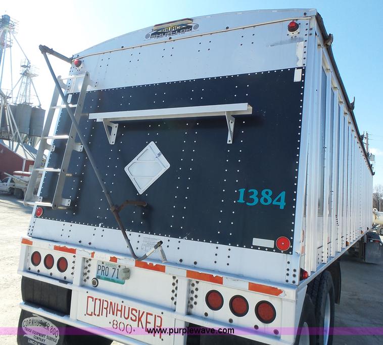 image for item L7108 2002 Corn Husker 800ALSR double hopper grain trailer