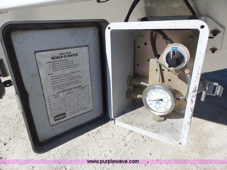 image for item L7108 2002 Corn Husker 800ALSR double hopper grain trailer