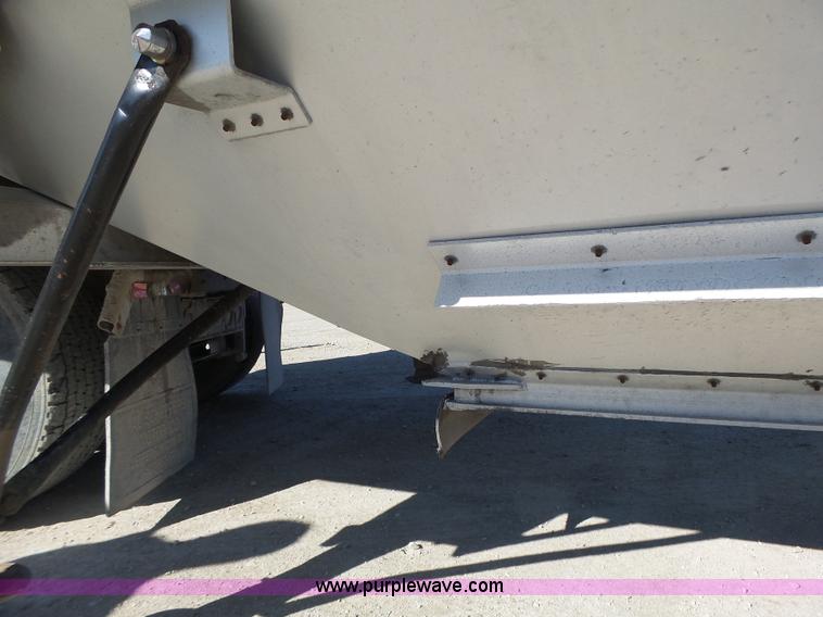 image for item L7108 2002 Corn Husker 800ALSR double hopper grain trailer
