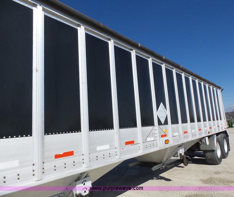 image for item L7108 2002 Corn Husker 800ALSR double hopper grain trailer