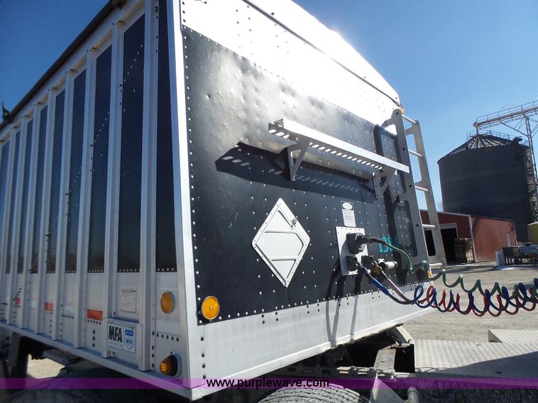 image for item L7108 2002 Corn Husker 800ALSR double hopper grain trailer