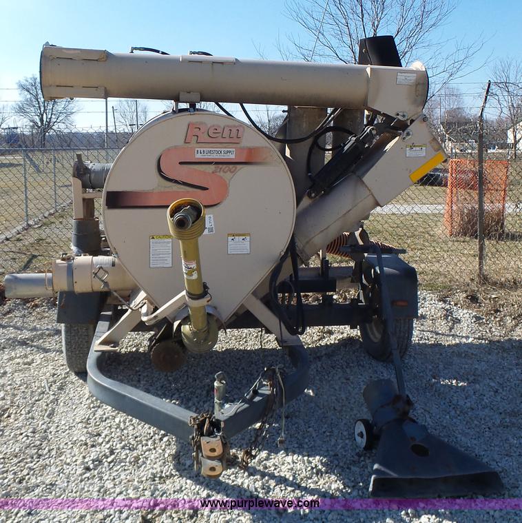 image for item L7110 Rem 2100 grain vacuum