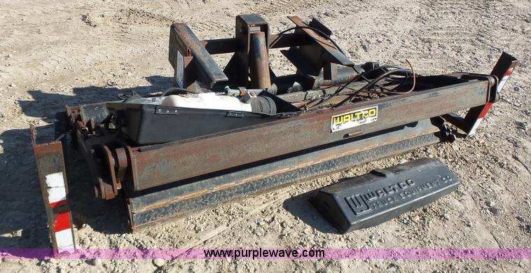 image for item L7112 1998 Waltco 202PT Tommy lift gate