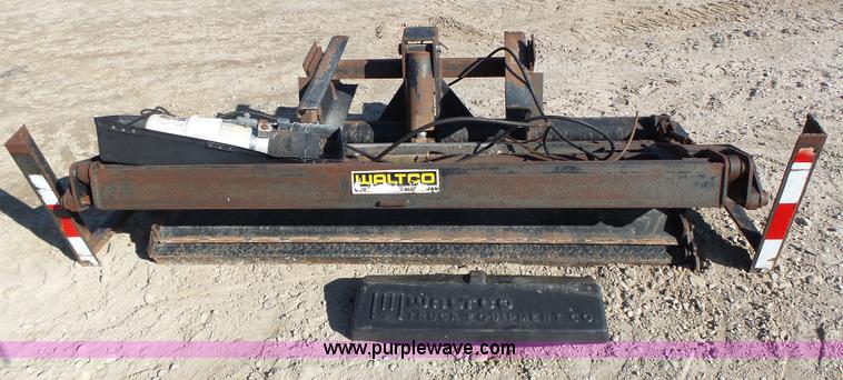 image for item L7112 1998 Waltco 202PT Tommy lift gate