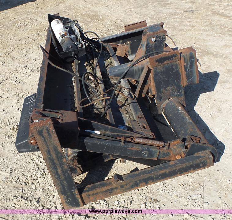 image for item L7112 1998 Waltco 202PT Tommy lift gate