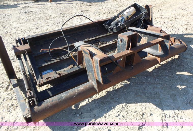 image for item L7112 1998 Waltco 202PT Tommy lift gate