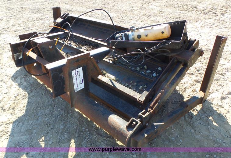 image for item L7112 1998 Waltco 202PT Tommy lift gate