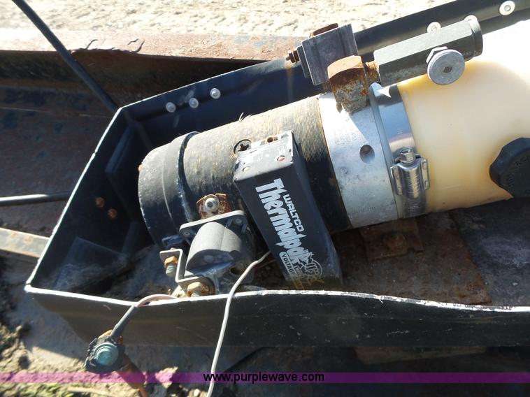 image for item L7112 1998 Waltco 202PT Tommy lift gate