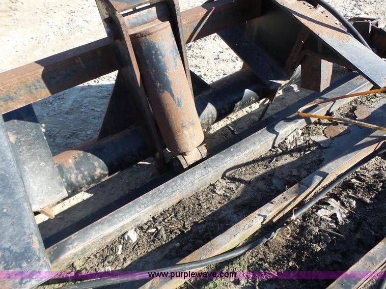 image for item L7112 1998 Waltco 202PT Tommy lift gate