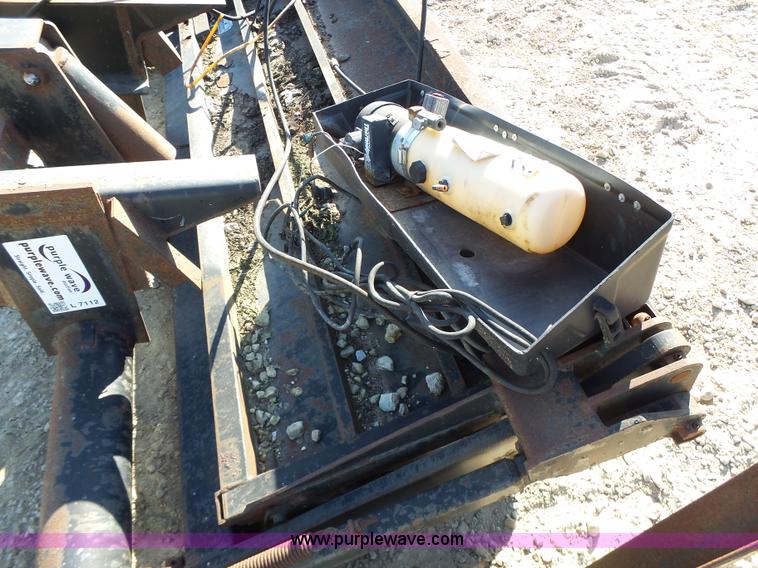 image for item L7112 1998 Waltco 202PT Tommy lift gate