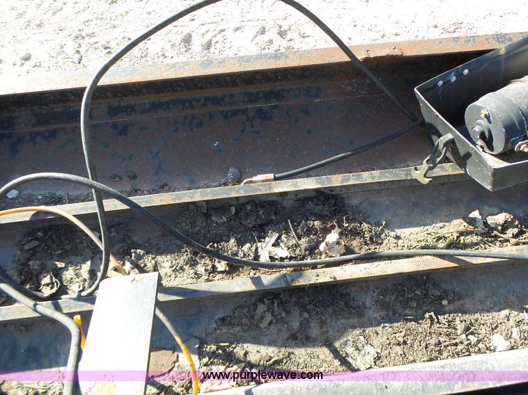 image for item L7112 1998 Waltco 202PT Tommy lift gate