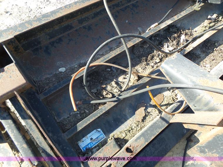 image for item L7112 1998 Waltco 202PT Tommy lift gate