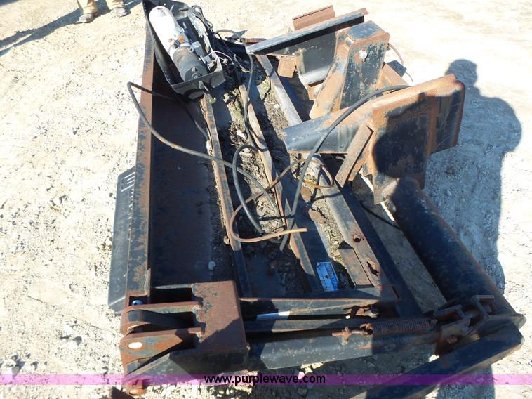 image for item L7112 1998 Waltco 202PT Tommy lift gate