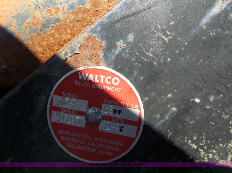 image for item L7112 1998 Waltco 202PT Tommy lift gate