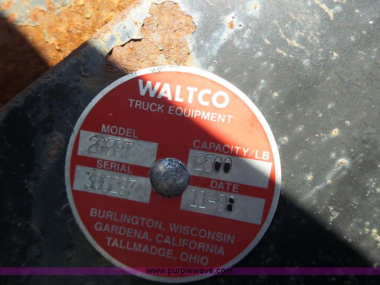 image for item L7112 1998 Waltco 202PT Tommy lift gate