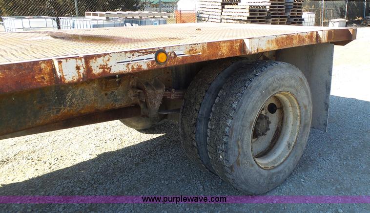 image for item L7113 1994 International 4900 flatbed truck