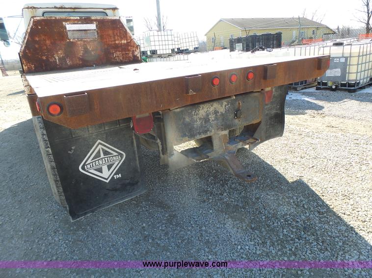 image for item L7113 1994 International 4900 flatbed truck
