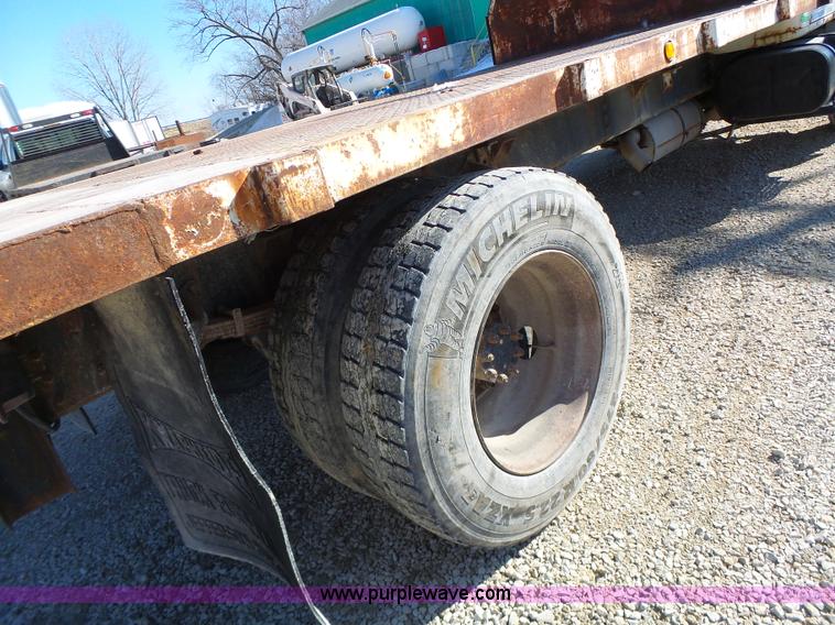 image for item L7113 1994 International 4900 flatbed truck