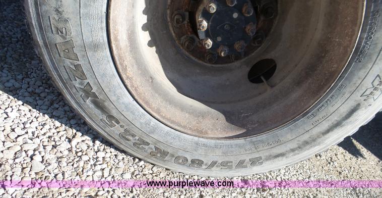 image for item L7113 1994 International 4900 flatbed truck