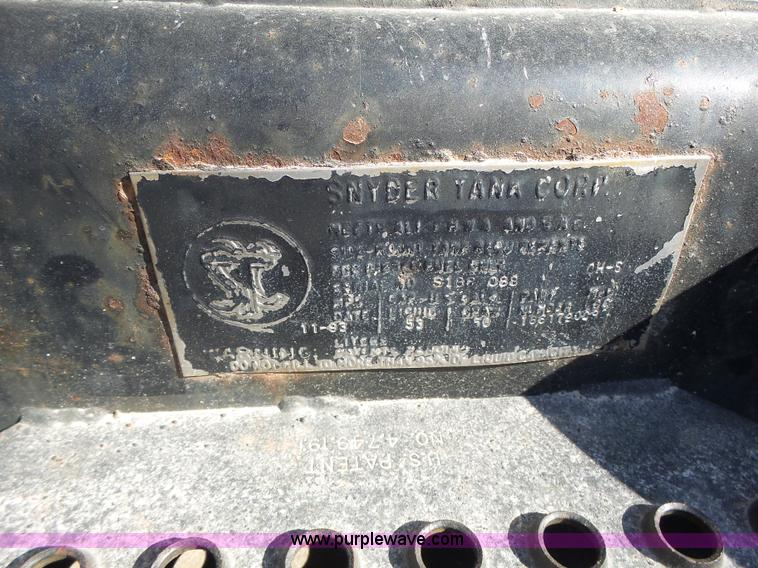 image for item L7113 1994 International 4900 flatbed truck