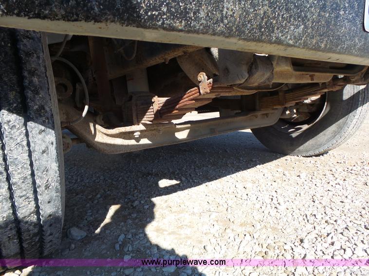 image for item L7113 1994 International 4900 flatbed truck