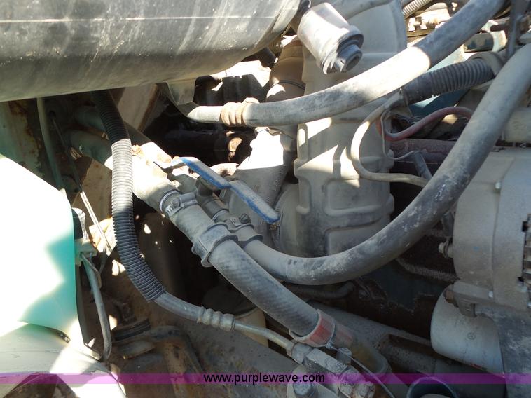 image for item L7113 1994 International 4900 flatbed truck