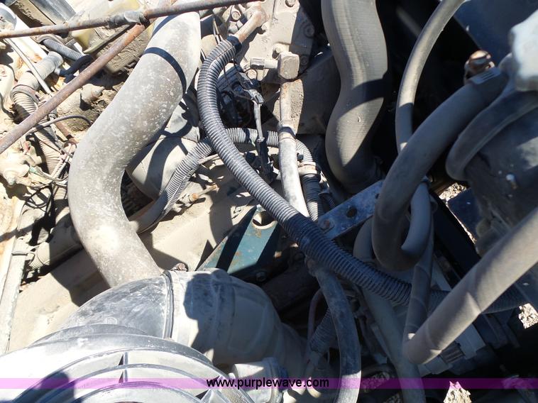 image for item L7113 1994 International 4900 flatbed truck