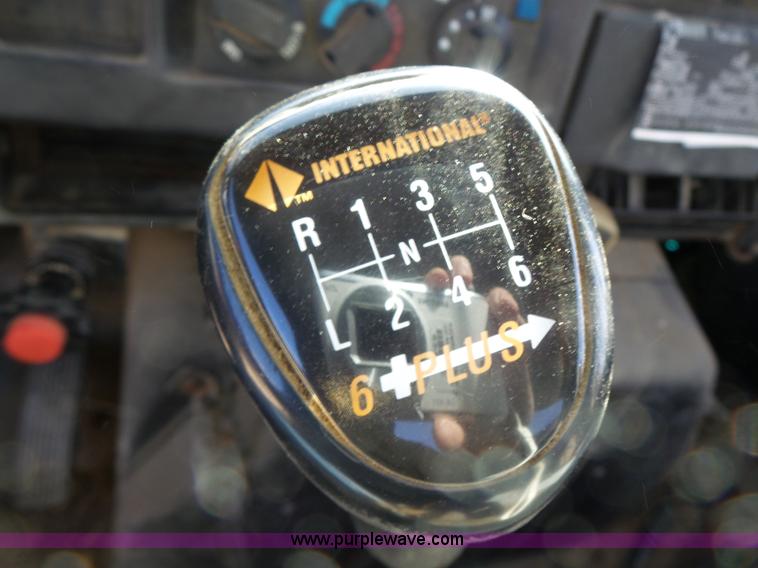 image for item L7113 1994 International 4900 flatbed truck