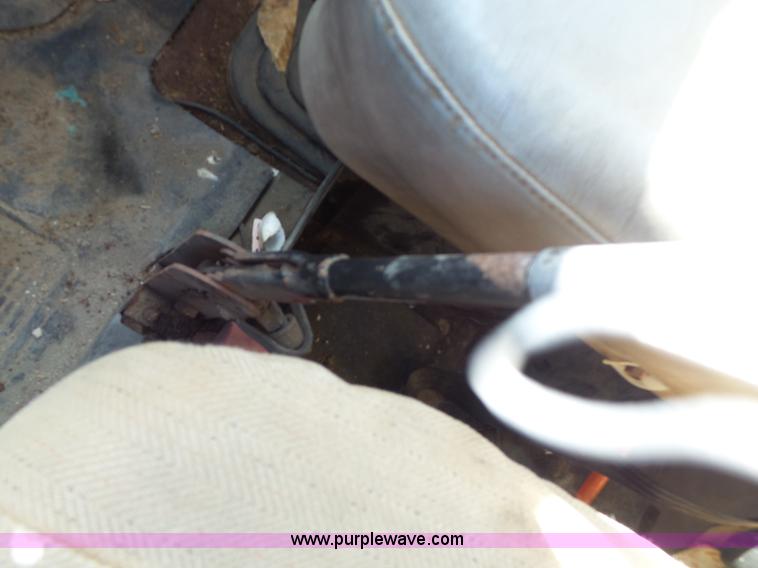 image for item L7113 1994 International 4900 flatbed truck