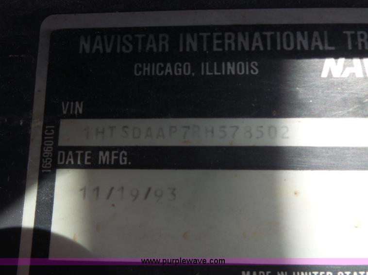 image for item L7113 1994 International 4900 flatbed truck