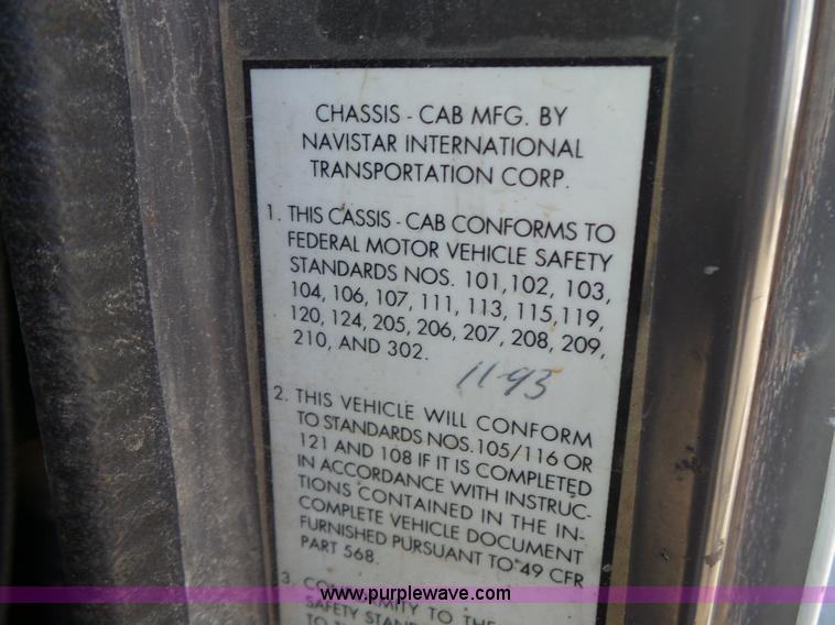 image for item L7113 1994 International 4900 flatbed truck