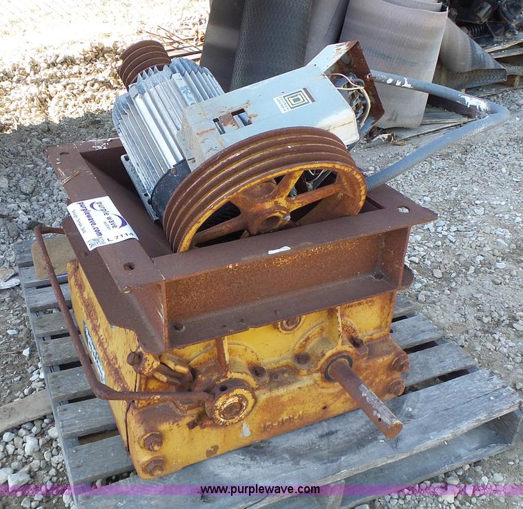 image for item L7114 Peerless 20001 roller mill