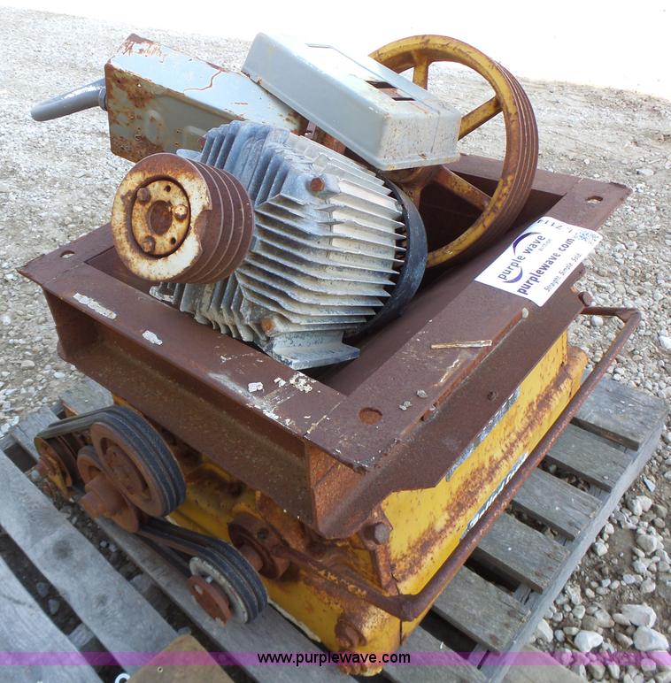 image for item L7114 Peerless 20001 roller mill