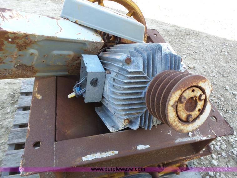 image for item L7114 Peerless 20001 roller mill