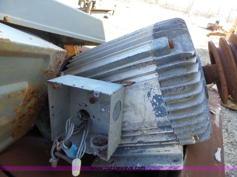 image for item L7114 Peerless 20001 roller mill