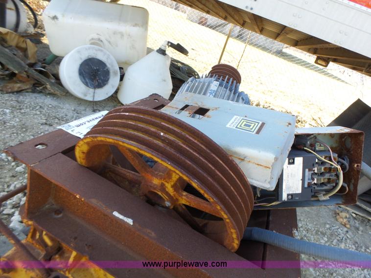 image for item L7114 Peerless 20001 roller mill