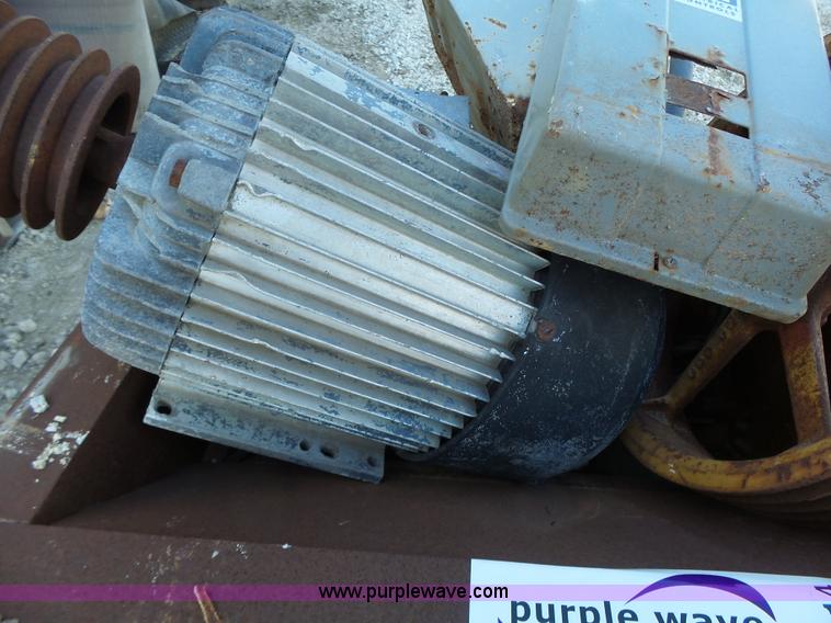 image for item L7114 Peerless 20001 roller mill