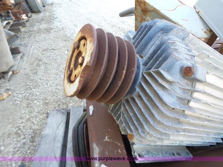 image for item L7114 Peerless 20001 roller mill