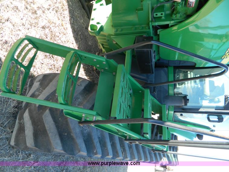 image for item L7316 2004 John Deere 8420T tractor