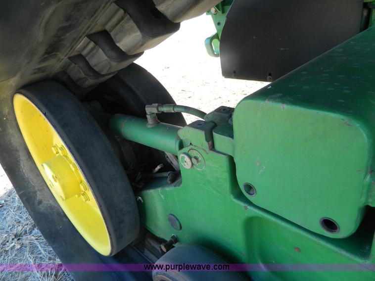 image for item L7316 2004 John Deere 8420T tractor
