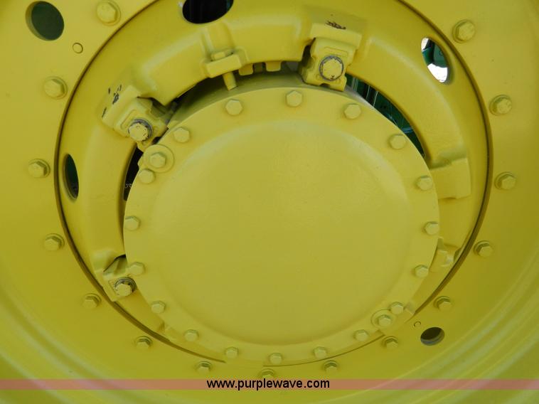 image for item L7316 2004 John Deere 8420T tractor