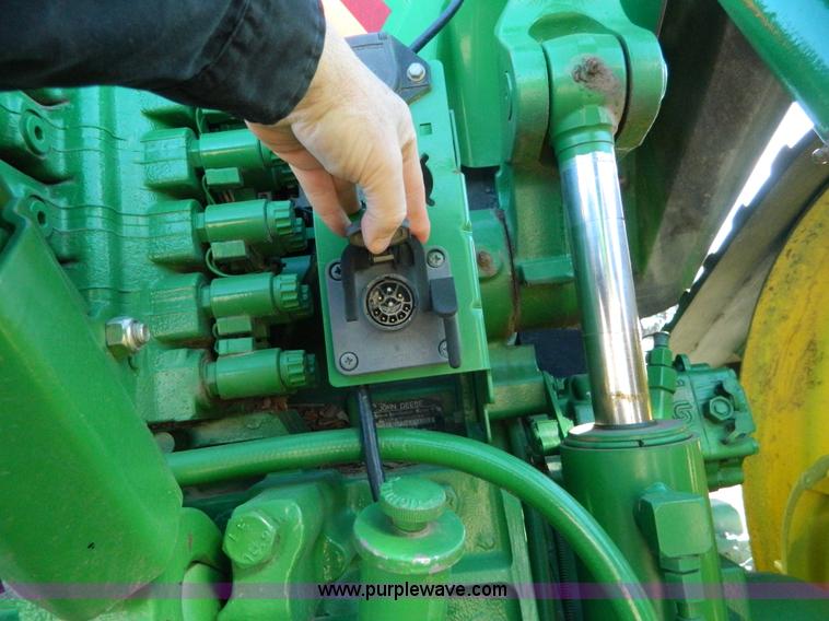 image for item L7316 2004 John Deere 8420T tractor